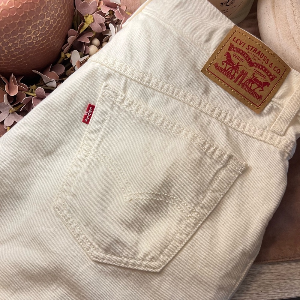 Levi's A-Line Mom Denim Jeans Shorts "Want Not" Off White - Picture 5 of 6
